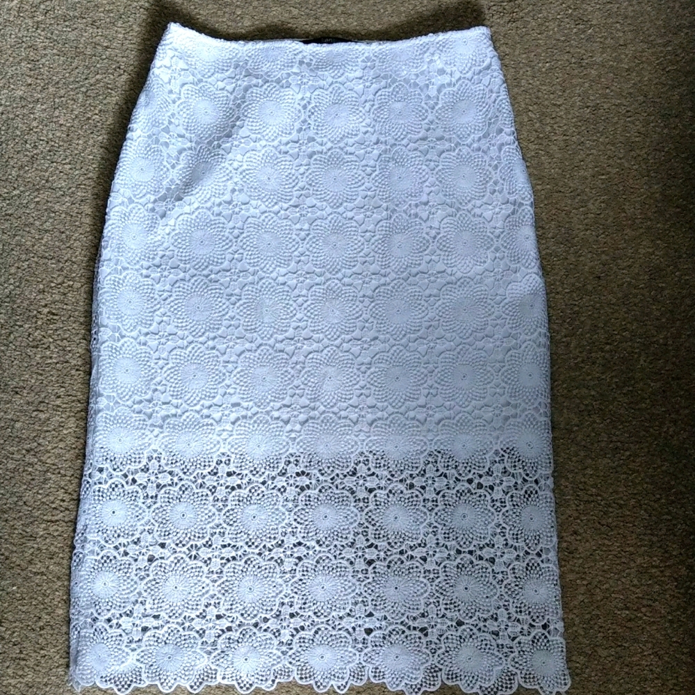 New white lace lined skirt Kensie S